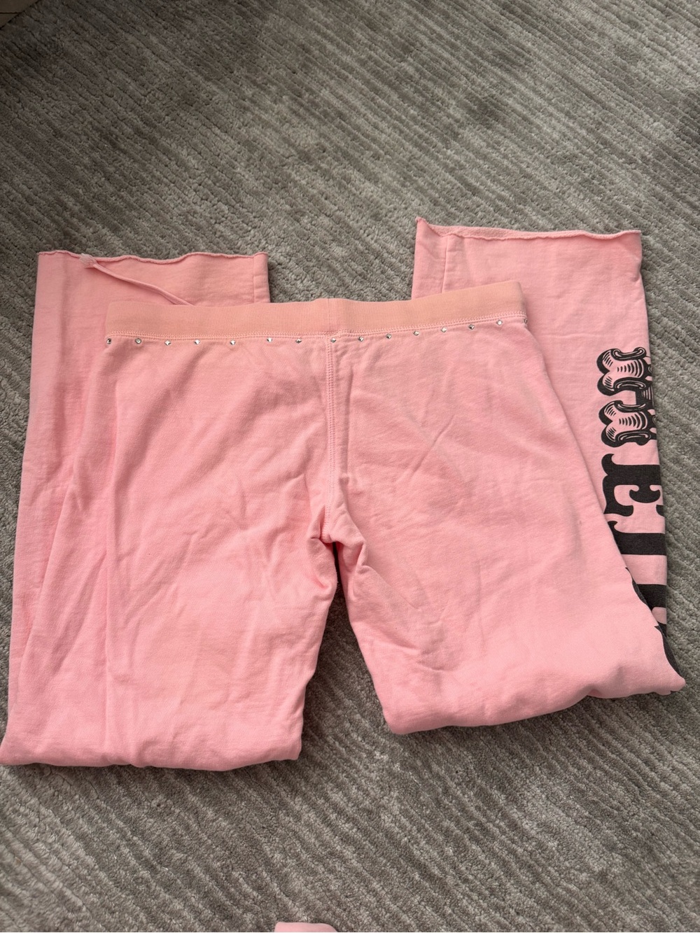 Vintage Juicy Couture Women's Pink and Black Hoodie - Picture 6 of 10